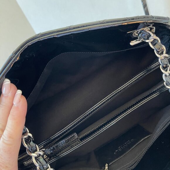 Chanel Black Vernis Matelasse - Black Patent Women's Shoulder Bag (108861) - Picture 9 of 12